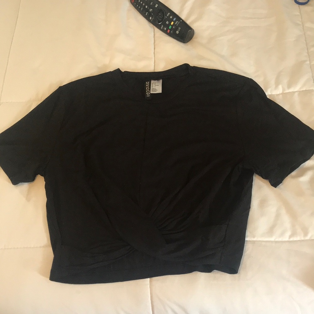 Black Cropped H&M Shirt